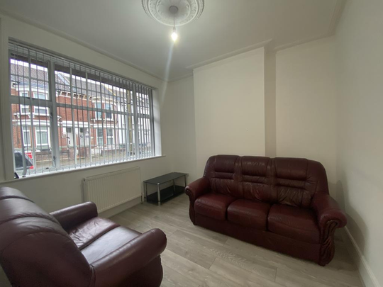 4 bedroom terraced house to rent - Photo 1