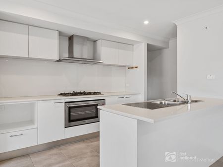 Stylish & Spacious Family Home in Weir Views - Photo 5