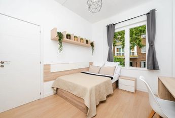 Calle de Fernando el Católico, Madrid, Community of Madrid 28015