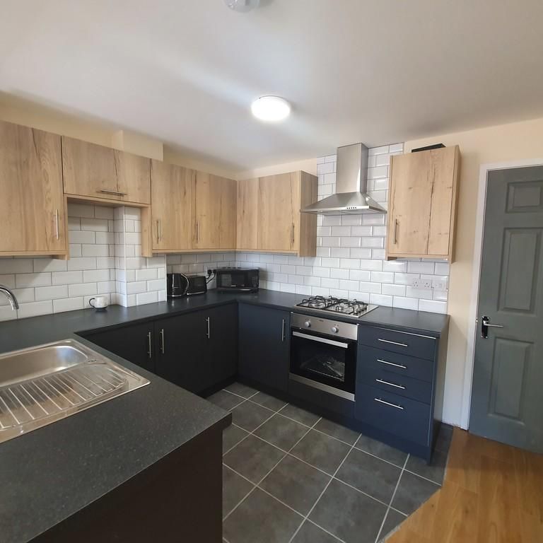 1 bedroom in a house share to rent - Photo 1