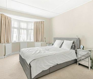 Lyndhurst Avenue, Whitton, TW2 - Photo 2