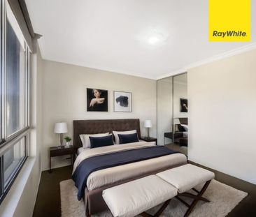 Ultra-Convenient Two Bedroom Apartment +Study - Photo 4