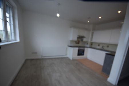 3 bedroom flat to rent - Photo 5