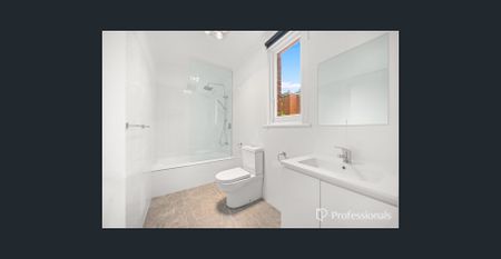 Charming 3-Bedroom Home in the Heart of St Kilda - Photo 2