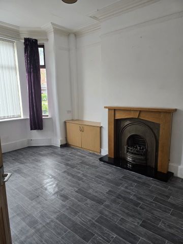 3 Bed Terraced House, North Road, M11 - Photo 2