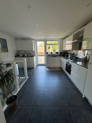 2 Bed Flat, Friern Park, N12 - Photo 1