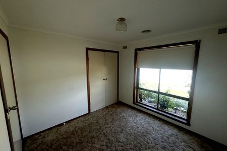 3 BEDROOM HOME IN SOUTH SHEPPARTON! - Photo 2