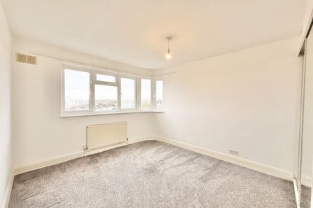 3 bed Flat Manners Corner, Manners Way, Southend-On-Sea, SS2 - Photo 4