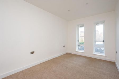 4 bedroom detached house to rent - Photo 2