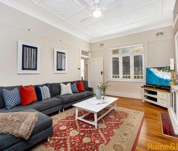 CONVIENTLY LOCATED FAMILY HOME - Photo 4