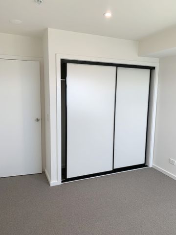 Perfect Position!! - Photo 2