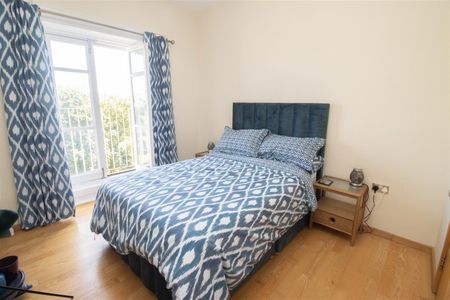 3 Bedroom Apartment - Third Floor - Photo 5