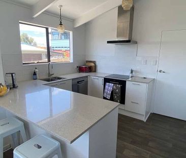 Large Family Home - Photo 1