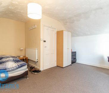 4 bed Semi-Detached House for Rent - Photo 5