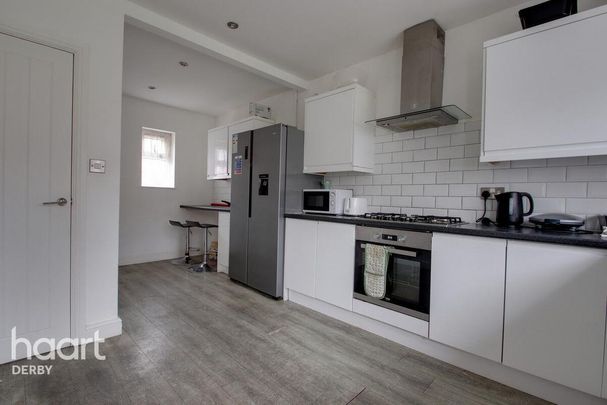 1 bedroom in a house share to rent - Photo 1