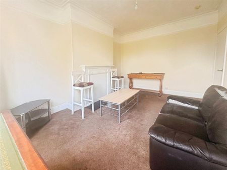 3 bedroom flat to rent - Photo 4