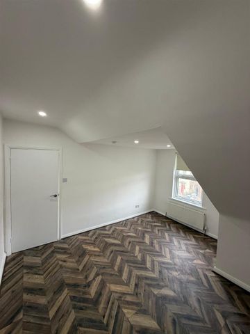 Connaught Road, London NW10 - Photo 2