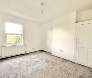 3 bed House South Avenue, SS2 - Photo 3