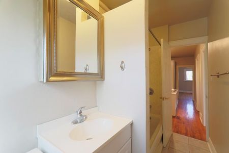 For Lease - 1481 Queen Street Unit# Upper, Toronto, Ontario - Photo 2