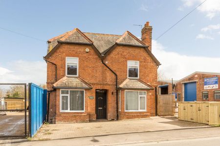 1 bedroom in a house share to rent - Photo 5