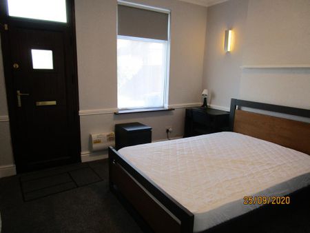 3 bedroom terraced house to rent - Photo 2