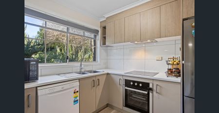 Contemporary Living in the Heart of Lenah Valley! - Photo 2