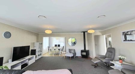 Spacious Four-Bedroom Family Home in Matua - Available February 2026 - Photo 5