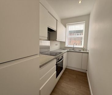 2 bedroom mews to rent - Photo 3