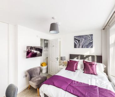 Martyrs Avenue, Langley Green, RH11 - Photo 1