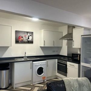 Room in a Shared House, Rockland West, LS2 - Photo 2