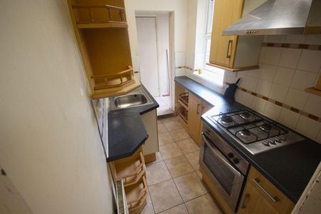 3 bedroom terraced house to rent - Photo 2