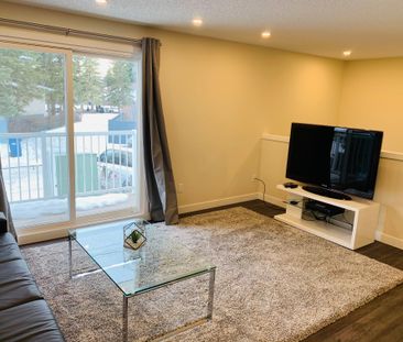 Fully Furnished, Renovated, 2 Bedroom Corner Townhouse In Varsity Nw - Photo 4