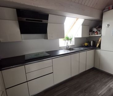 APPARTEMENT 21/2 PIÈCES MANSARDÉ À HEIMBERG (BE), MEUBLÉ, TEMPORAIRE - Foto 5