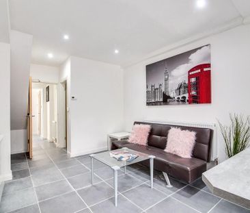 1 bedroom in a house share to rent - Photo 1
