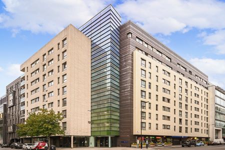 Barrington Court, 124 Wilton Road, London, SW1V - Photo 2