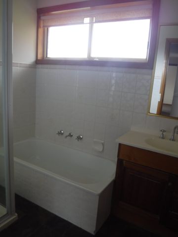 2/4 Hickson Place West Hobart TAS, 7000 - Photo 4