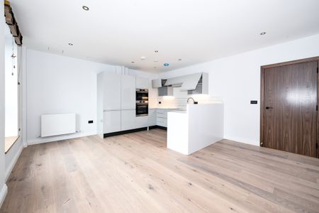 Balham High Road, Balham, London, SW12 - Photo 2