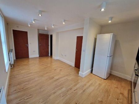 2 bedroom flat to rent - Photo 2