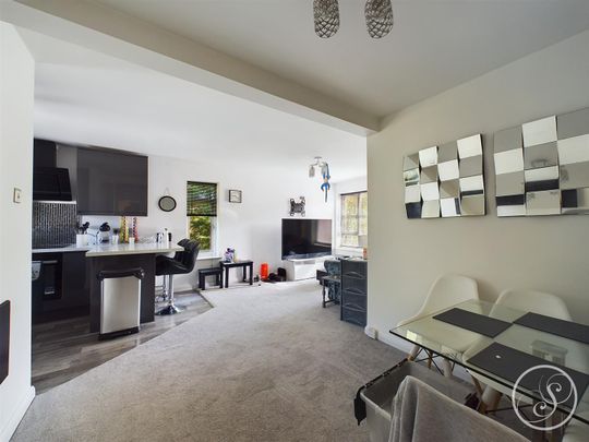 Blackmoor Court, Leeds, LS17 - Photo 1