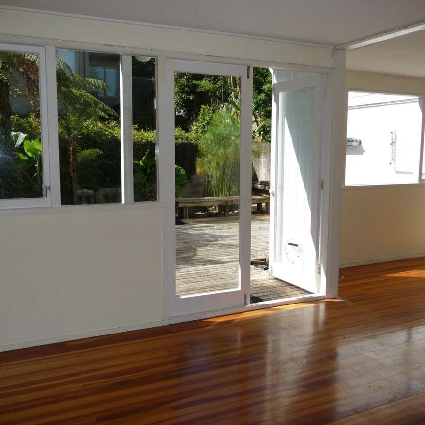 Greenlane - Tidy 2 bedroom Townhouse Plus 2 Carparks - Photo 1