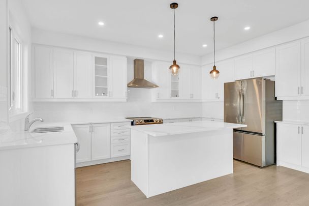 For Lease - 91 Berkely Street, Wasaga Beach, Ontario - Photo 1