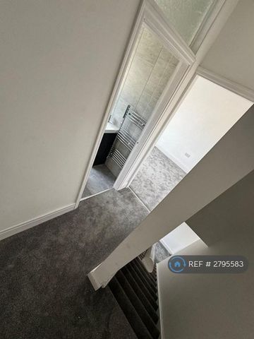 2 bedroom terraced house to rent - Photo 3