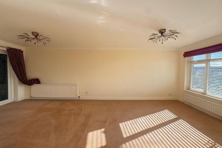 4 bedroom semi-detached house to rent - Photo 2