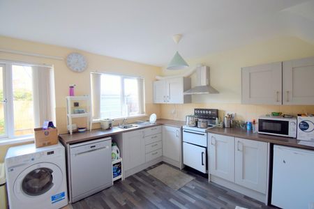 19 Ravenhill Court, BT68FS, Belfast - Photo 5