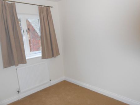 3 bedroom town house to let - Photo 3