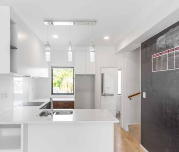 Spacious three bedroom home! - Photo 4