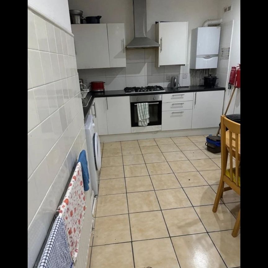 Room in a Shared House, Thornton Heath, CR7 - Photo 1