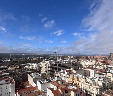 2 room luxury penthouse for rent in Madrid, Spain - Photo 5