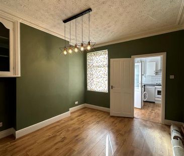 2 bedroom end of terrace house to rent - Photo 4