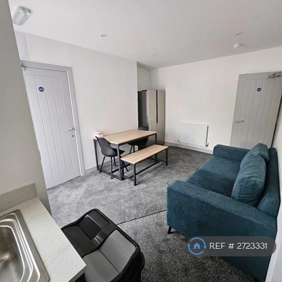 1 bedroom in a house share to rent - Photo 1